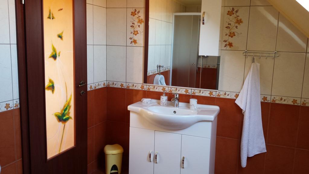 Hotel Casa Lenke Săcele Pokoj fotografie